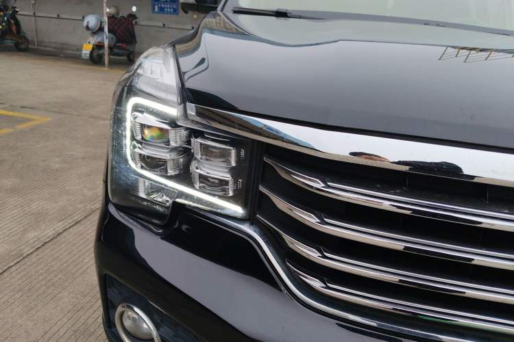 Used GAC Trumpchi GS7 2017 320T Two-Wheel-Drive Luxury Smart Connectivity Model Right Front Headlight