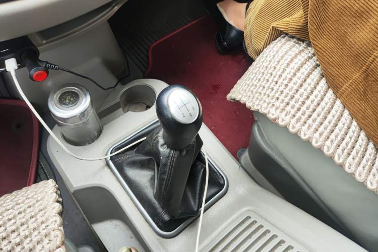 Used FORTHING Lingzhi 2016 M3 1.6L 7-Seater Comfort Model China IV Standard Gear Lever