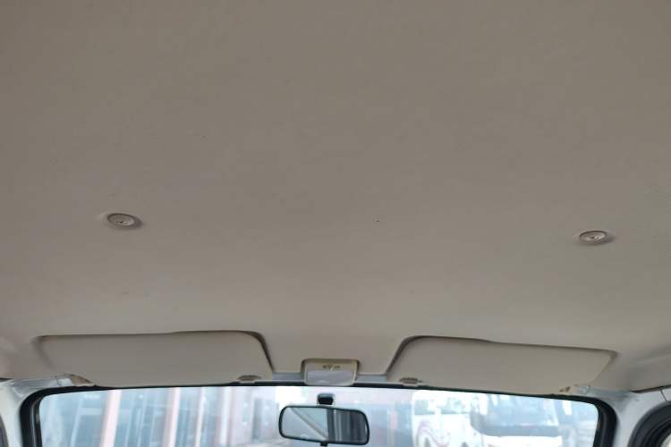 Used Foton Xiangling M 2018 1.5L Non-Load-Bearing Double-Cab with Dual Rear Tires (Cargo Version) DAM15L