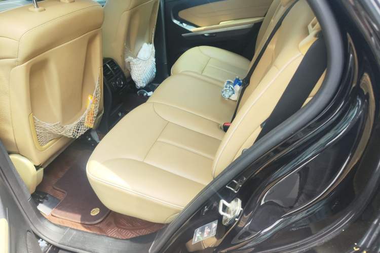 Used Mercedes-Benz M-Class 2010 ML 350 4MATIC Luxury Model Left Rear Seat