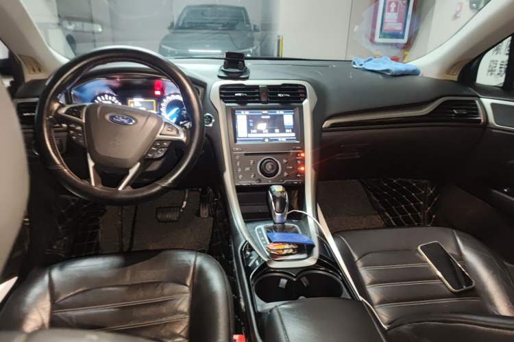 Used Ford Mondeo 2013 2.0L GTDi 200 Fashion Edition Center Console