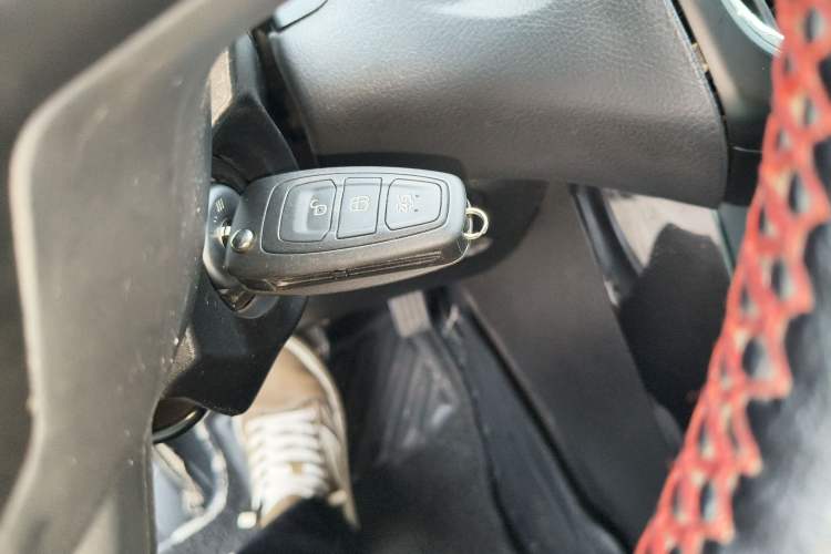 Used Ford Focus 2017 Sedan 1.6L Automatic Fashion Edition Smart Drive Version Vehicle Key