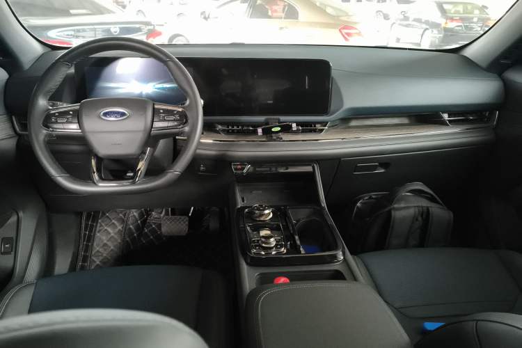 Used Ford Equator Sport 2023 EcoBoost 170 Premier Edition Center Console