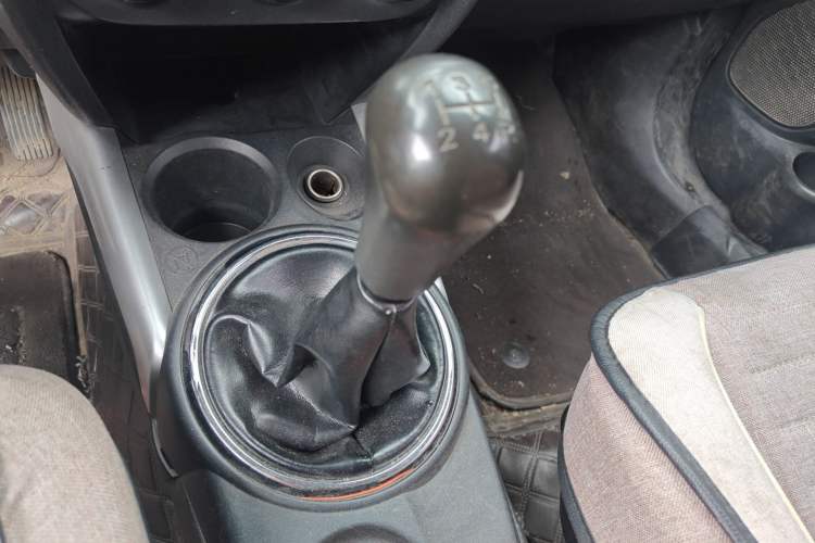 Used Mitsubishi ASX 2016 1.6L Manual Two-Wheel Drive Pioneer Edition Gear Lever