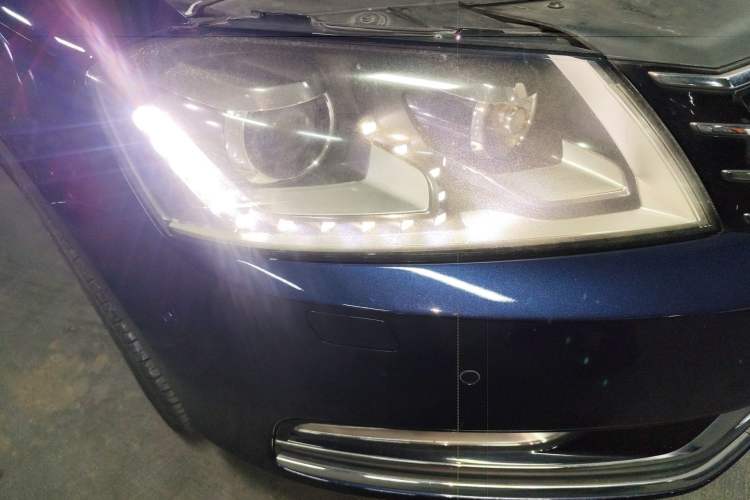 Used Volkswagen Magotan 2012 Travel Edition 2.0 TSI Luxury Version Right Front Headlight