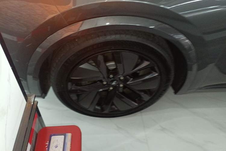 Used Li Auto L9 2022 Max model Left Front Wheel Hub