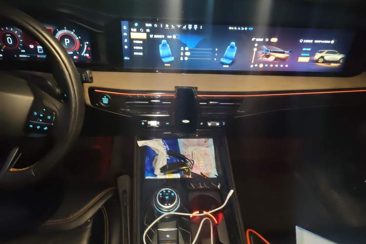 Used Ford Explorer 2023 EcoBoost 285 Kunlun Peak Edition 6-Seater Audio And AC Panel