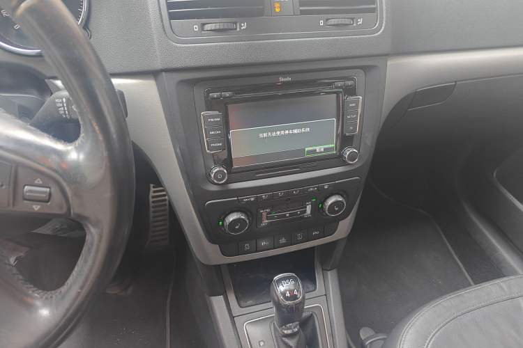 Used Skoda Yeti 2013 1.8T DSG Prestige Edition Audio And AC Panel