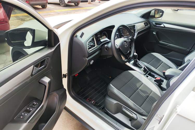 Used Volkswagen T-ROC 2020 230TSI DSG Two-Wheel Drive Advanced Version Driver Seat