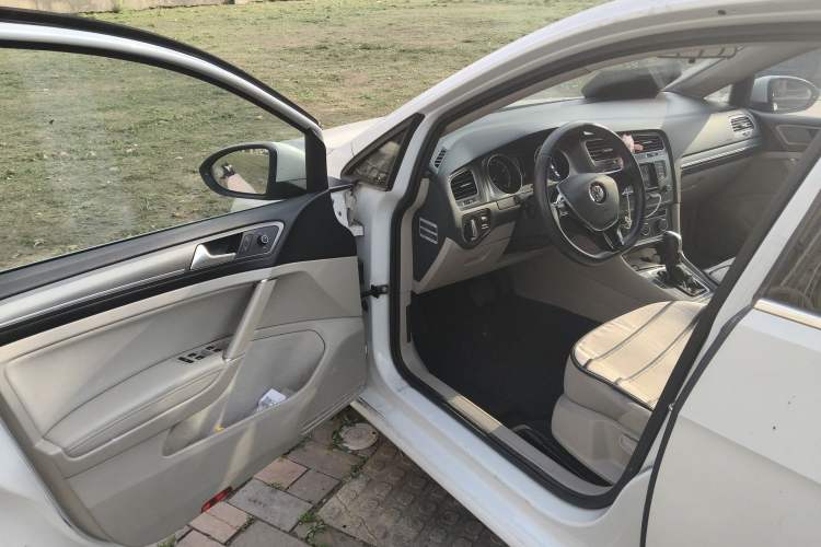 Used Volkswagen Golf 2016 230TSI Automatic Comfort Version Driver Seat