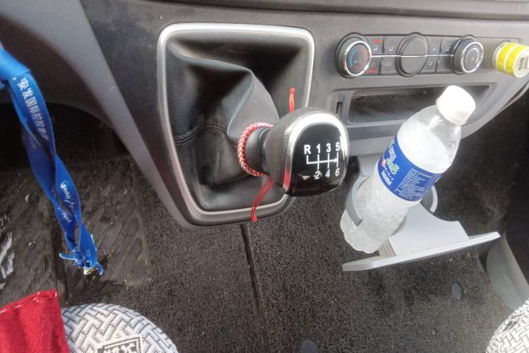 Used SAIC MAXUS Xintu V80 2021 2.0T Manual Classic Aoyuntong 127 PS Mid-axle Mid-roof 6/7/8/9-Seater