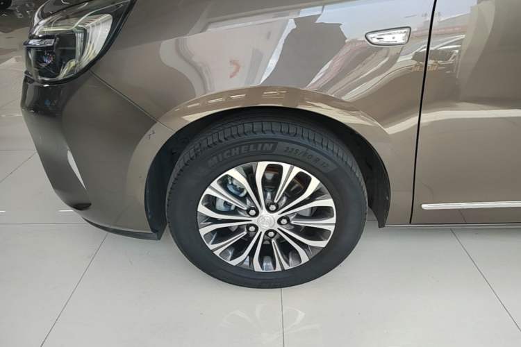 Used Buick GL8 2021 Land Cruiser Executive Class 652T Luxury Model
