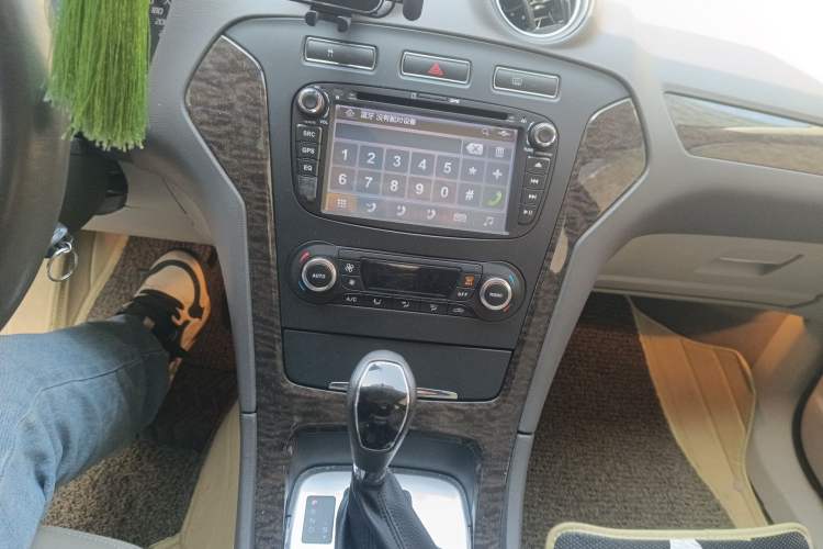 Used Ford Mondeo 2011 2.0L GTDi 200 Fashion Edition Audio And AC Panel