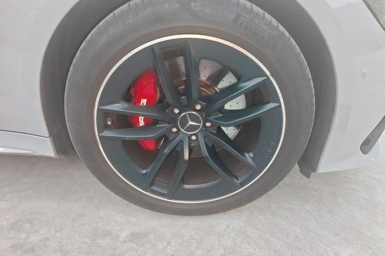 Used Mercedes-Benz AMG GT 2019 AMG GT 50 four-door sports car Right Front Wheel Hub