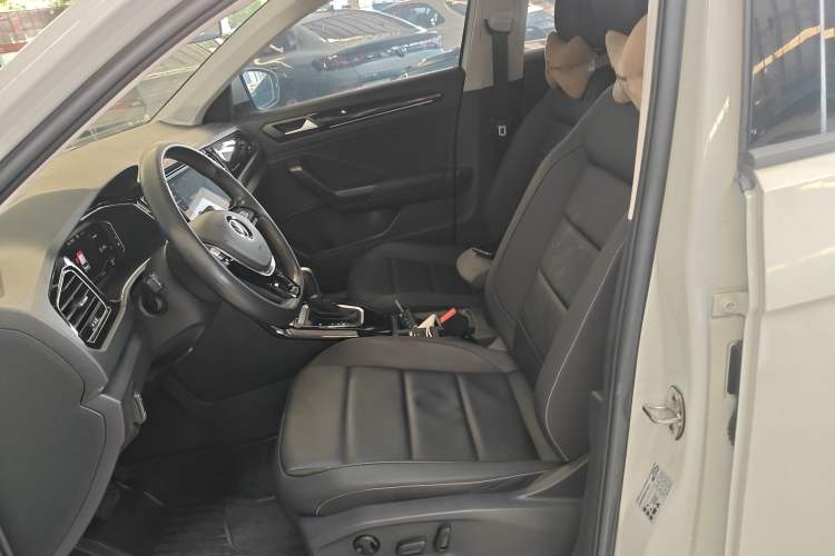 Used Volkswagen T-ROC 2022 280TSI DSG Two-Wheel Drive Elite PLUS Left Front Seat