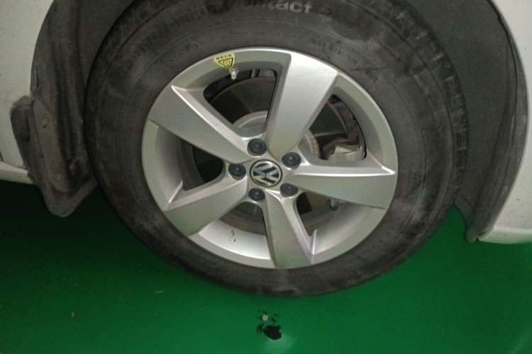 Used Volkswagen Gran Lavida 2013 1.6L Automatic Fashion Model Right Front Wheel Hub