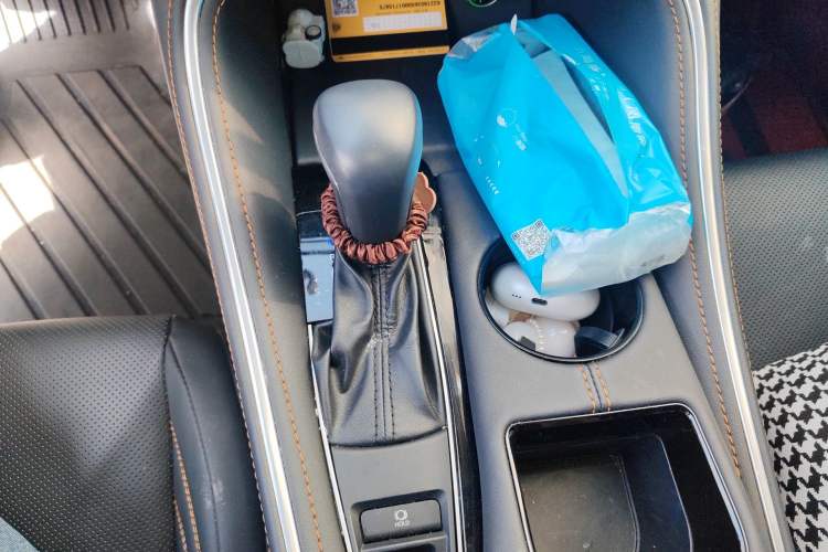 Used Toyota Avalon 2024 Dual-Motor 2.0L Premium Edition Gear Lever