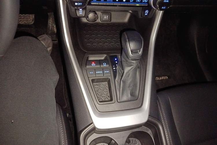 Used Toyota Wildlander 2021 2.0L CVT Two-Wheel Drive Luxury Edition Gear Lever