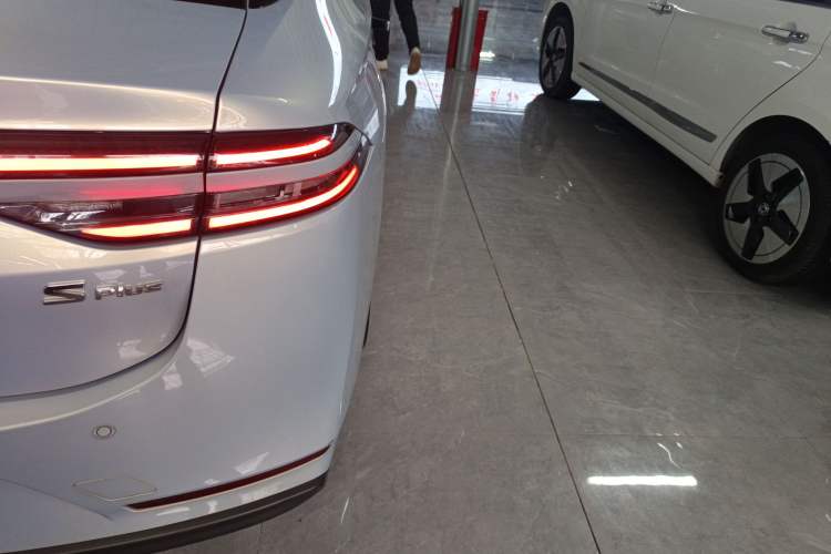 Used AION S Plus 2023 70 Executive Edition Lithium Iron Phosphate
