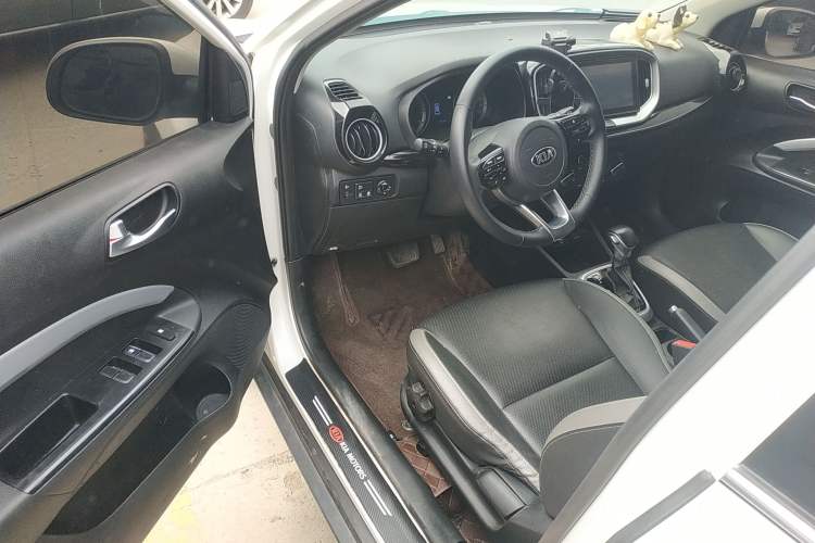 Used Kia kx1 Stonic 2019 1.4L Automatic Fun Edition China VI Driver Seat