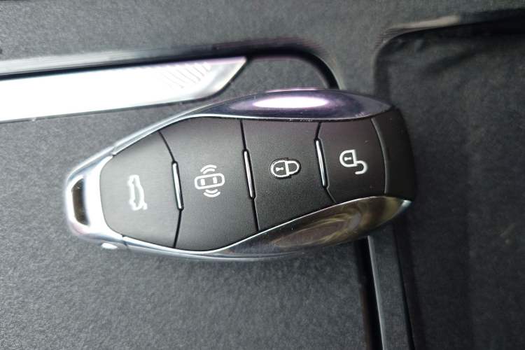 Used Hongqi H5 2023 1.5T DCT Smart Connect Flagship Edition Vehicle Key