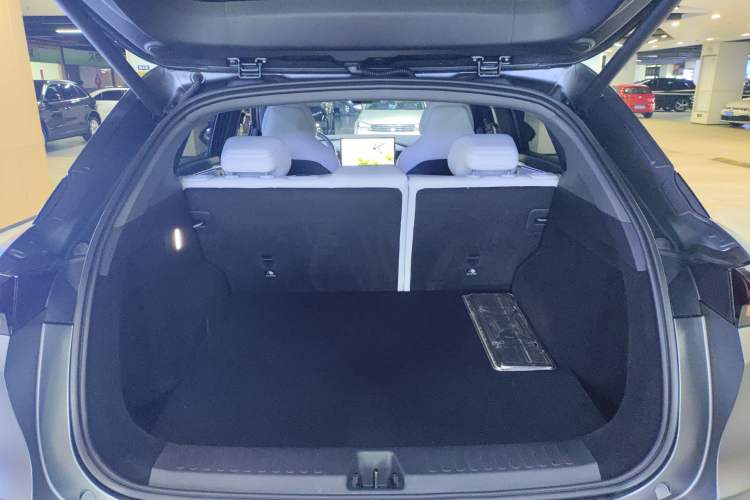 Used ARCFOX Alpha T5 2024 660 MAX Trunk