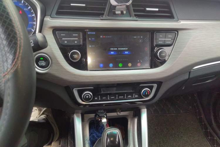 Used Geely Auto Vision X3 2017 1.5L Automatic Luxury Model Audio And AC Panel