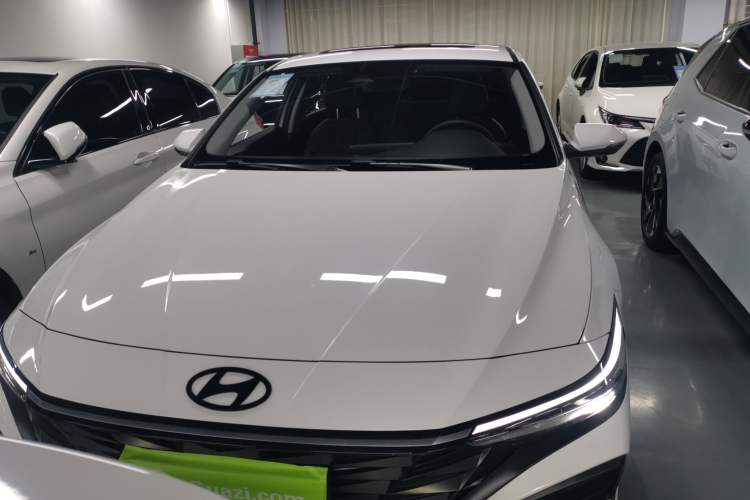 Used Hyundai Elantra 2023 1.5L CVT LUX Prestige Edition
