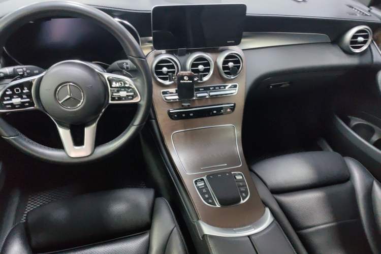 Used Mercedes-Benz GLC 2020 GLC 300 L 4MATIC Dynamic Edition Center Console
