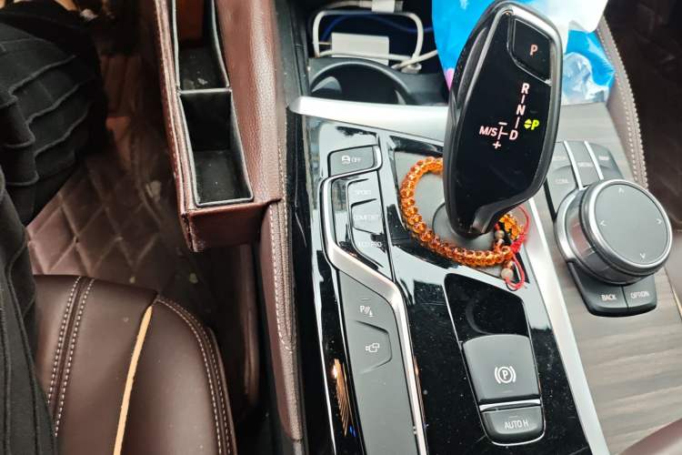 Used BMW 5 Series 2019 Facelifted 530Li Leading Edition Luxury Package Gear Lever