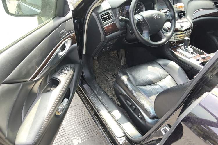 Used Infiniti M Series 2012 M25L Elegance Edition
