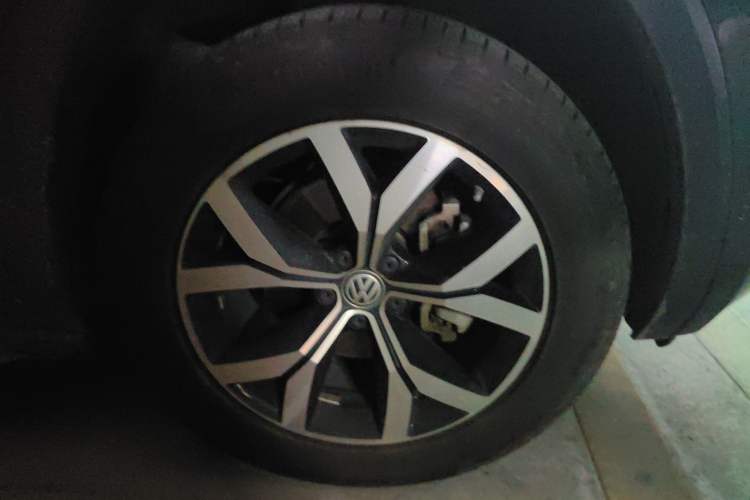 Used Volkswagen Teramont 2017 330TSI Two-Wheel-Drive Luxury Edition Right Front Wheel Hub