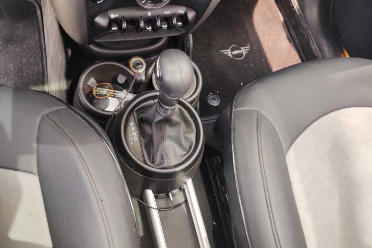 Used MINI Countryman 2014 1.6L COOPER Fun Gear Lever