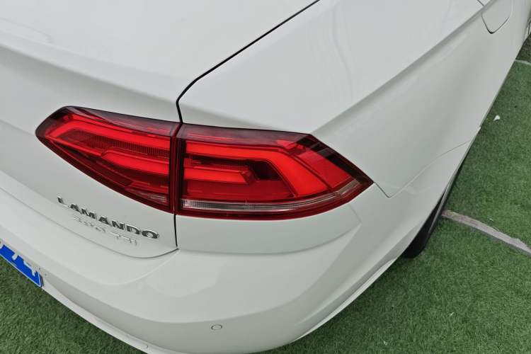 Used Volkswagen Lamando 2015 280TSI DSG Comfort Edition
