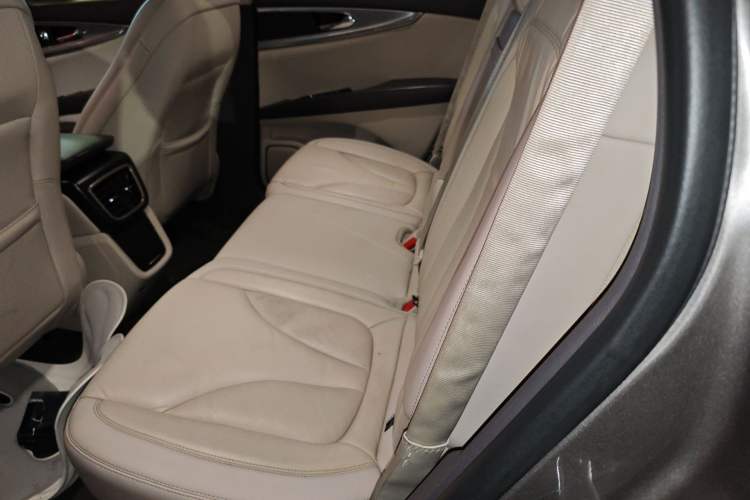 Used Lincoln MKX 2017 2.0T Two-Wheel Drive Deluxe Edition Left Rear Seat