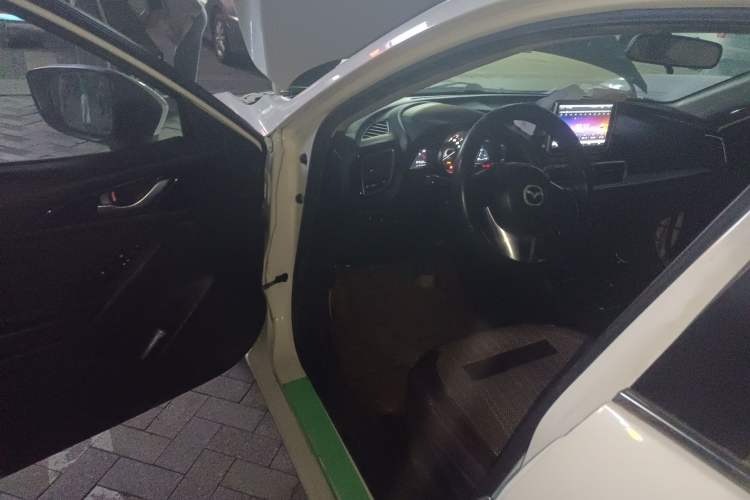 Used Mazda 3 Axela 2016 Sedan 1.5L Manual Comfort Model
