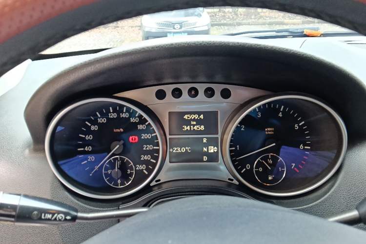 Used Mercedes-Benz M-Class 2010 ML 300 4MATIC
