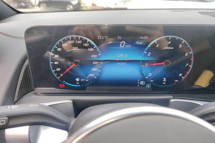 Used Mercedes-Benz GLB 2023 GLB 220 Fashion Model Odometer Close Up