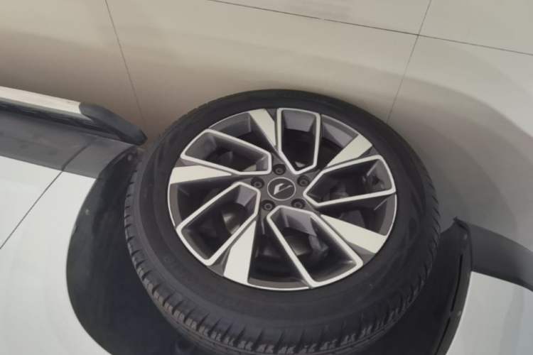 Used Jetta VS5 2019 280TSI Automatic Glory Edition Left Front Wheel Hub