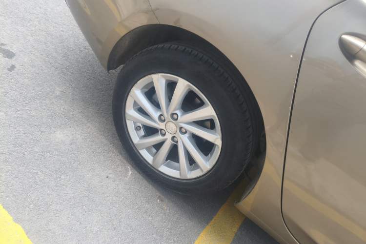 Used Buick Verano 2015 Sedan 15S Automatic Leading Model Right Rear Wheel Hub