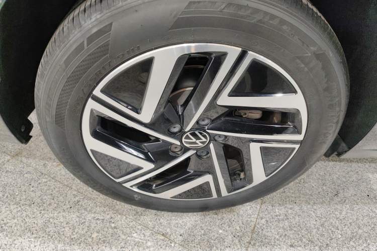 Used Volkswagen Sagitar 2024 300TSI DSG Excellence Edition Right Rear Wheel Hub