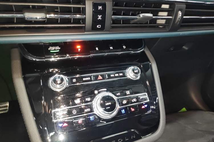 Used Lincoln Corsair 2022 2.0T Two-Wheel-Drive Alaska Glacier Limited Edition