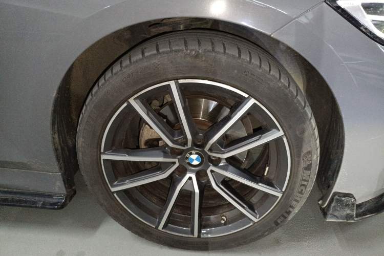 Used BMW 3 Series 2022 Restyled 320Li M Sport Package Right Front Wheel Hub