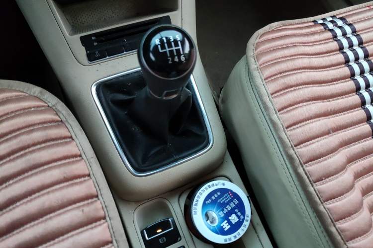 Used Volkswagen Tiguan 2012 1.4TSI Manual Two-Wheel-Drive Urban Edition Gear Lever