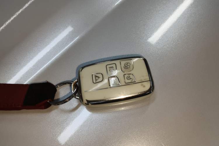 Used Land Rover Discovery 2015 3.0 SC V6 SE Interior 1