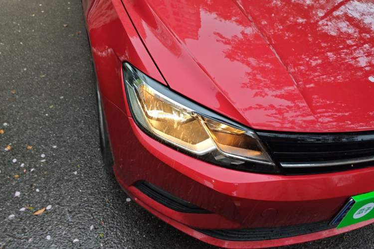 Used Volkswagen Lamando 2015 230TSI DSG Fashion Edition Right Front Headlight