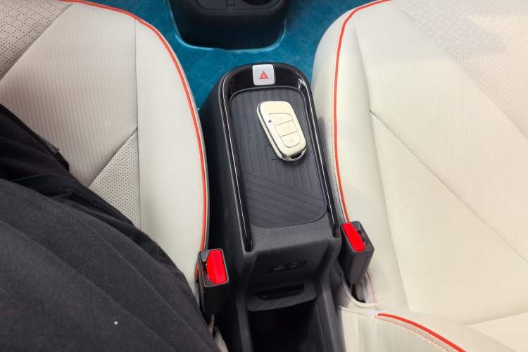 Used Chery QQ Little Ant 2024 Refreshed Version Youth Edition 321 km Beloved Edition 29.23 kWh Gear Lever