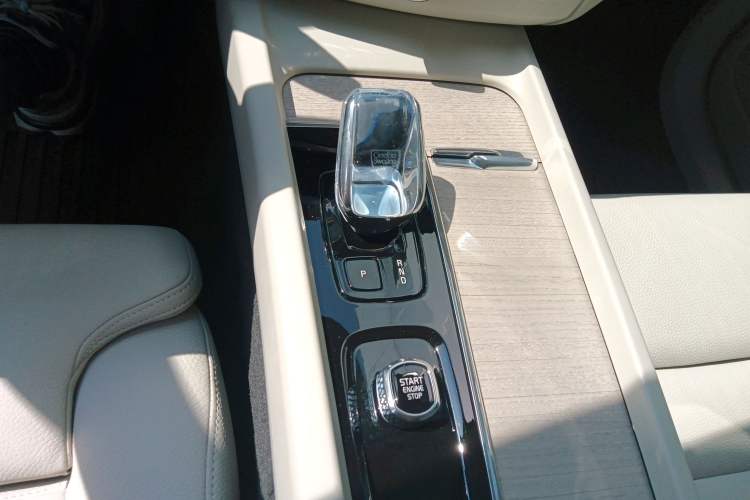 Used Volvo XC60 New Energy 2024 T8 Plug-in Hybrid Long-Range All-Wheel Drive Smart Luxury Edition