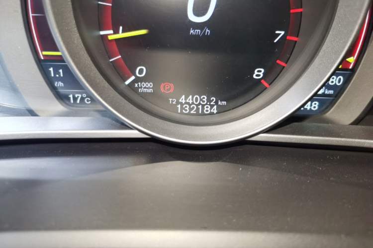 Used Volvo V40 2016 T3 Zhiyi Edition Odometer Close Up
