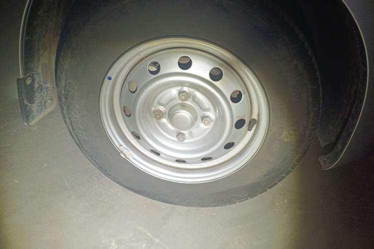 Used Wuling Hongguang V 2022 1.5L Jingqu Edition Enclosed-Window Vehicle with Electric Power Steering LAR